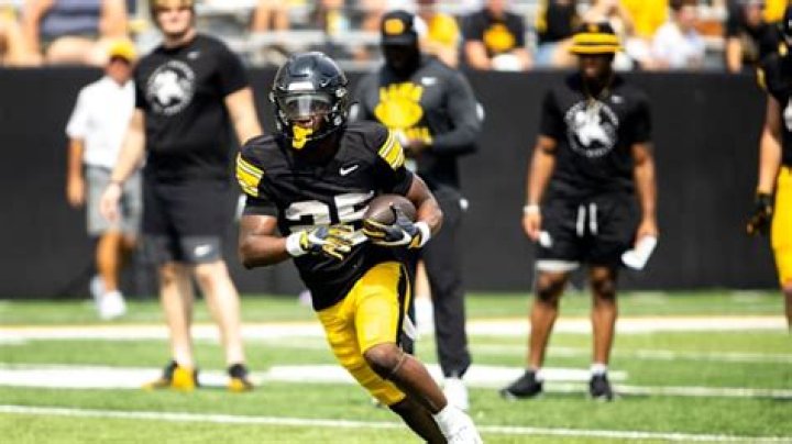 Open Hawkeyes practice wraps spring football