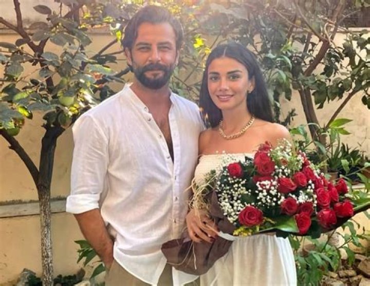 Özge Yağız Husband: The Story Behind The Pictures