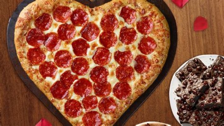 Pizza Hut's Valentine's Day Bundle For 2019 Features A Heart-Shaped Pizza & The Dessert Of Your Choice