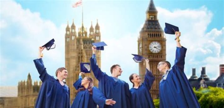 Posh Cambridge University students strip NAKED for raunchy charity calendar – The Sun