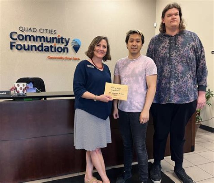 QCA native gives back to Quad Cities Community Foundation