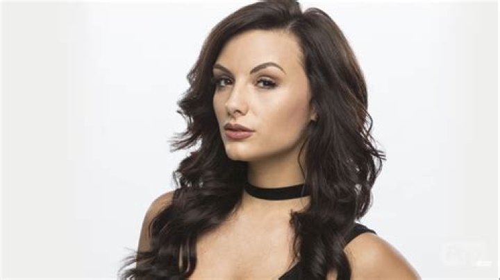 Rachel Swindler asks Big Brother fans to show her some attention in stunning cutout dress