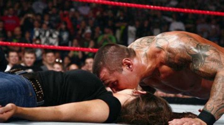 Randy Orton handcuffs Triple H and kisses Stephanie McMahon, Chris Jericho and Ric Flair, Edge vs. Big Show vs. John Cena hype, Santino Marella wants to be Miss WrestleMania