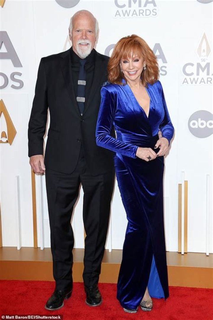 Reba McEntire Net Worth, Boyfriend, Parents, Family, Age, Height
