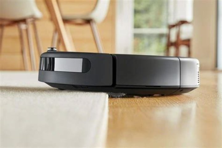 Roomba vs. Roborock: Which smart vacuum is better?