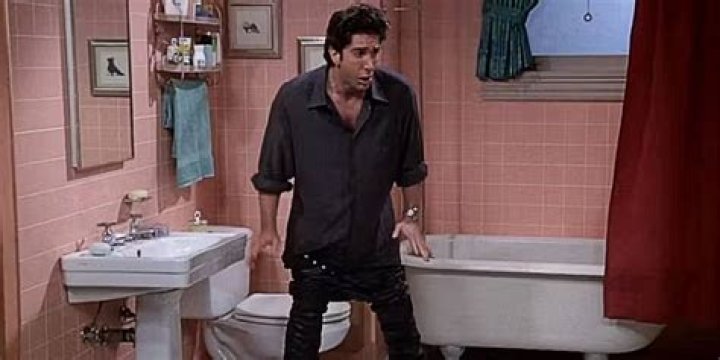 Ross' Leather Pants On 'Friends' Ruined His New Year's Resolution 25 Years Ago