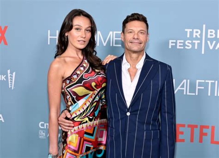Ryan Seacrest and Aubrey’s Breakup Rumors Spread as She Posted “what’s out in 2024”