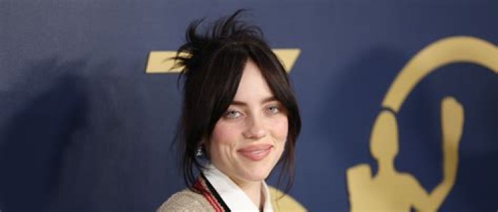 SAG Awards 2024: Billie Eilish Signs Melissa McCarthy's Forehead Onstage; Internet Calls It 'Iconic'