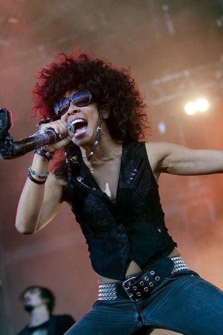 Samaha Sam Enceinte 2023: La Chanteuse Dévoile Ses Projets Avec Bébé à Bord!
