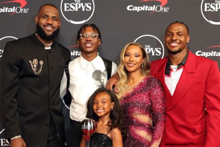Savannah James Parents: Mom Dad Jk Brinson and his daughter Jennifer Brinson