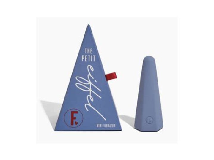 Save 15% off Petit Eiffel mini vibrator that's getting rave reviews