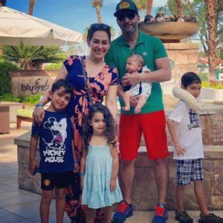 
Shally Zomorodi Bio, Wiki, Age, Height, Married, Husband, Net Worth & Salary
