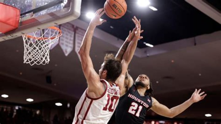 Shead breaks tie with short follow with 0.4 seconds left, No. 1 Houston beats Oklahoma 87-85