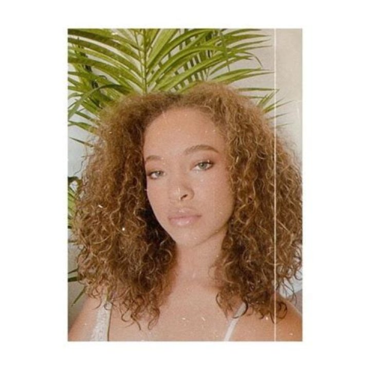 Shelby Simmons | Age, Parents, Net Worth, Boyfriend, Career, Bikini Photos, IG, Height and Weight