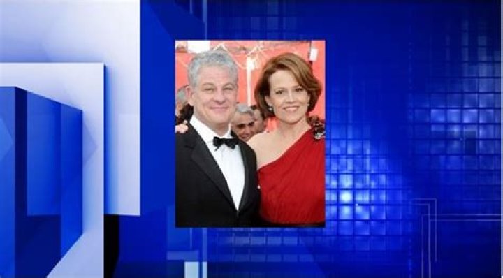Sigourney Weaver to give Monmouth College commencement address