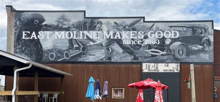 Soaring mural a new Dawn for East Moline bar