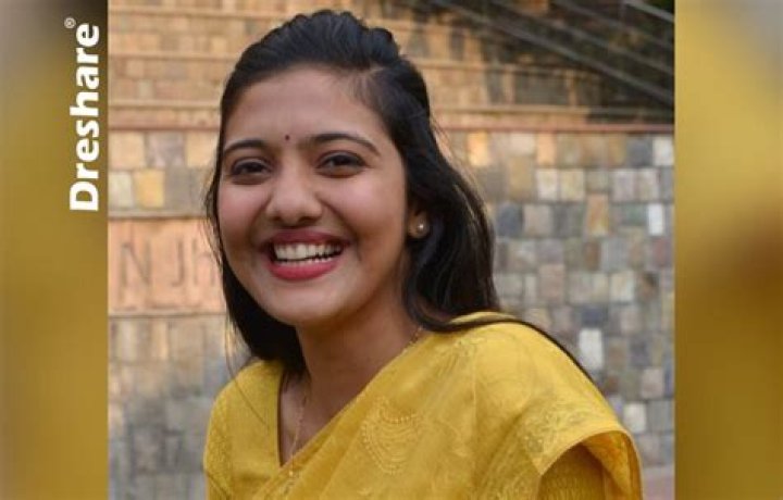 Srushti Deshmukh (IAS) Wiki, Age, Husband, Family, Education, Salary, Marksheet, Biography & More