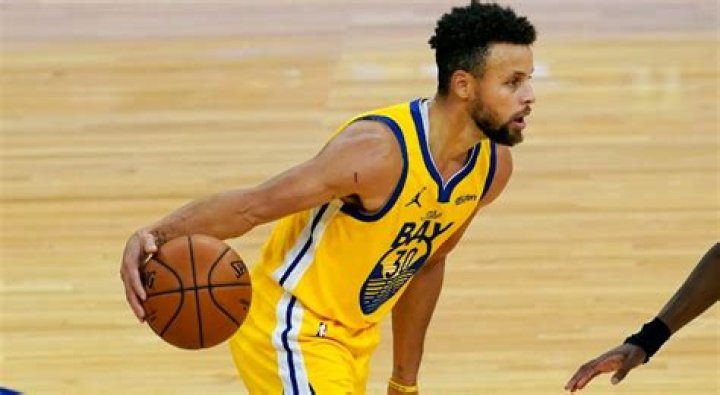 Stephen Curry scores 32 point to celebrate his 33rd Birthday