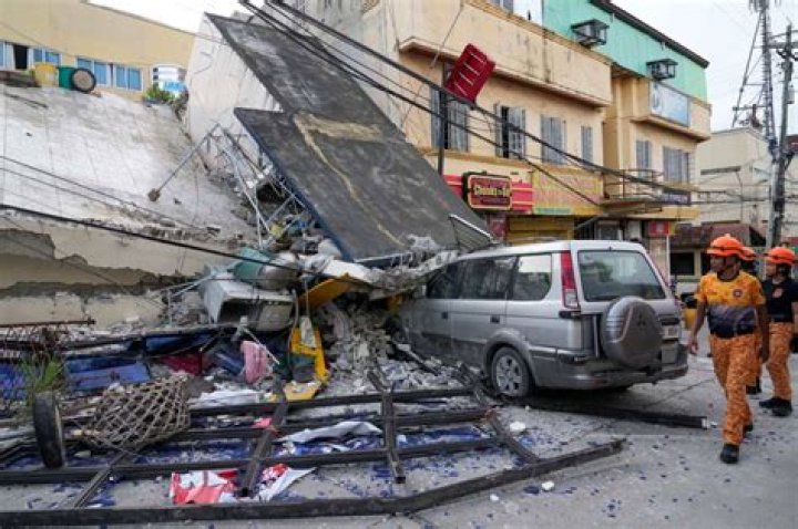 Strong earthquake hits metro Los Angeles