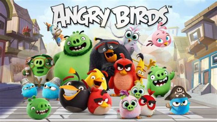 Stunning shot of northern cardinal cuts a striking resemblance to the stars of the worldwide hit game Angry Birds