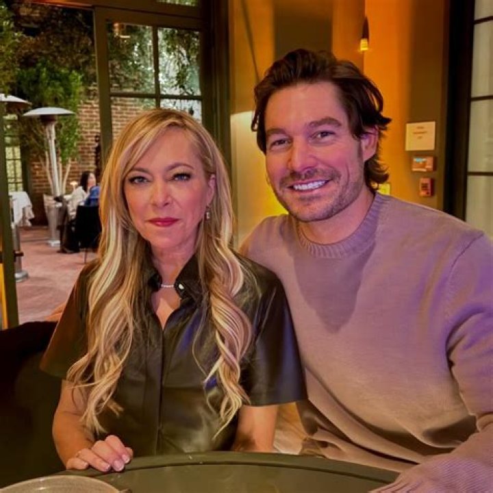 Sutton Stracke Wiki, Biography, Age, Net Worth, Parents, Husband, Children, Ethnicity, Height, And More