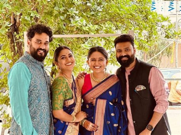 Swanand Tendulkar Family | Latest In Bollywood