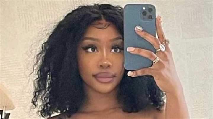 SZA Shares Positive Vibes as She Stuns in New Shared Photos