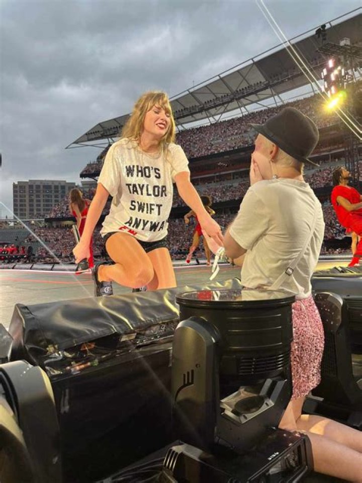 Taylor Swift Fan Dies While To Traveling To Her Eras Tour In Australia