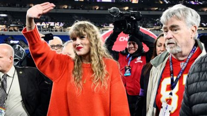 Taylor Swift greets Super Bowl-bound Travis Kelce with a kiss after Chiefs win the AFC title game