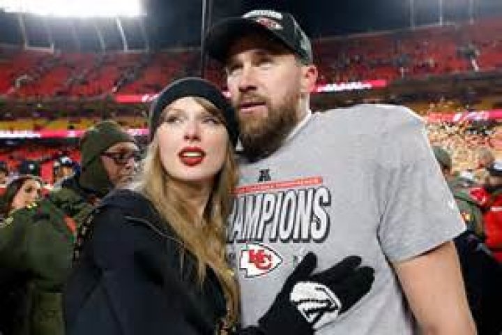 Taylor Swift Praises Travis Kelce's Football Milestone With An Instagram Like