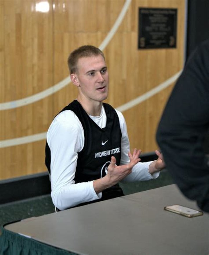 The Hauser Brothers: More Than Just Basketball Buddies – Exploring Joey and Sam’s Shared Roots and Fortunes