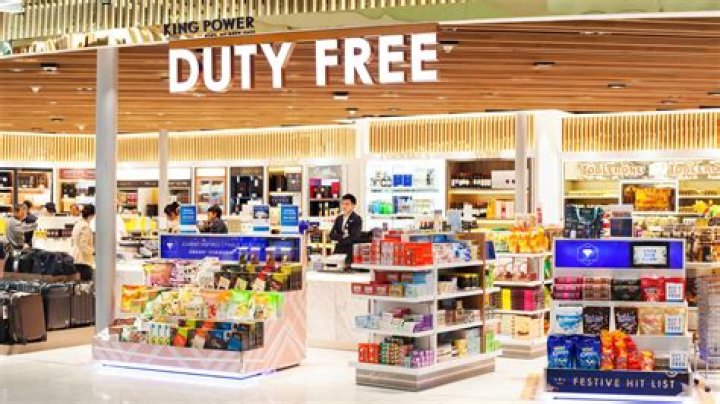 The snacks you should never buy at the airport to eat on the plane