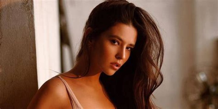 The Untold Truth Of Kit Harington's Ex-Girlfriend