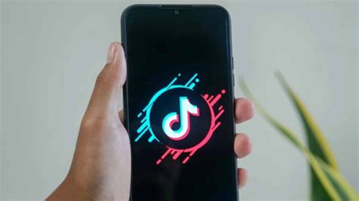 TikTok Term “Aux” Mean: Slang on Twitter and Snapchat