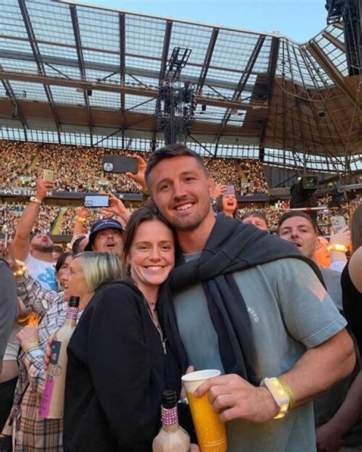 Tom Curry Girlfriend Lilla Powell: Dating And Relationship Timeline