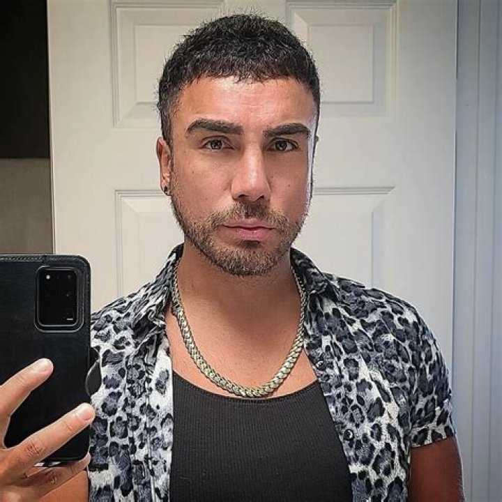 Tony Garza Biography, Wiki, Age, Height, Net Worth, Spouse