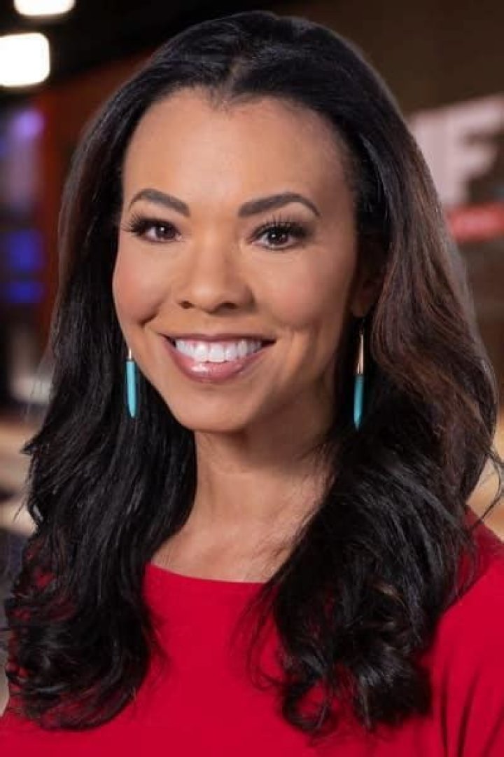 
Tracye Hutchins Bio, Age, Height, Wedding, Husband, Children, Divorce, Salary & Net Worth