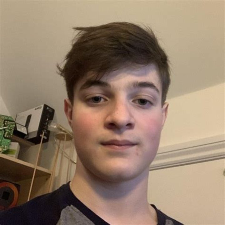 Tubbo (Twitch Star) Wiki, Biography, Age, Girlfriends, Family, Facts and More