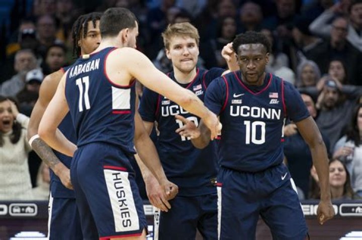 UConn, Purdue remain atop jumbled AP Top 25; No. 25 New Mexico moves into rankings