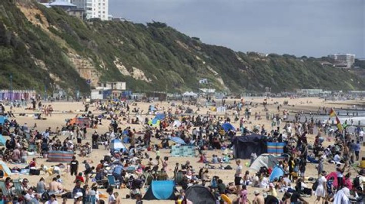 UK weather: Map shows 30C sunshine sweep over Britain from France - making it the perfect beach day