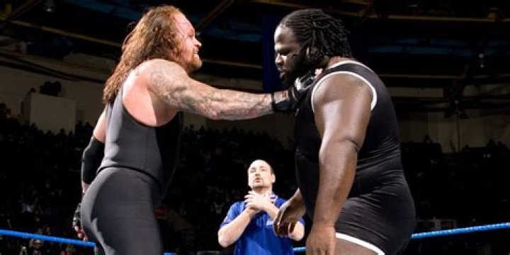 Undertaker vs Kurt Angle, should it have happened at WM22 instead?