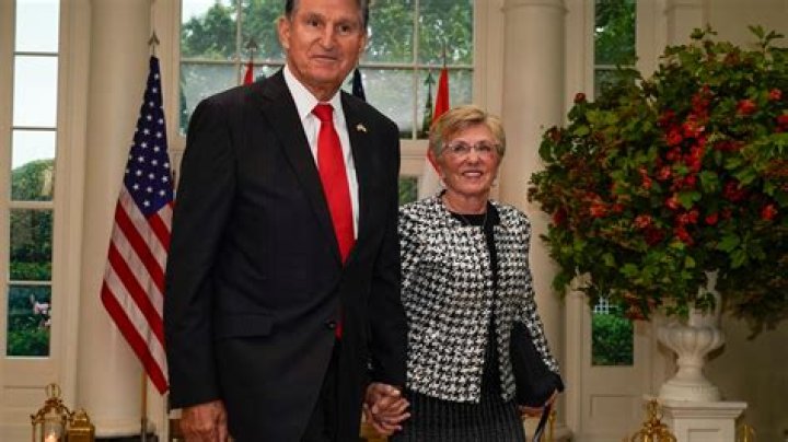 US Sen. Joe Manchin’s wife Gayle, who leads economic development group, hospitalized after car crash