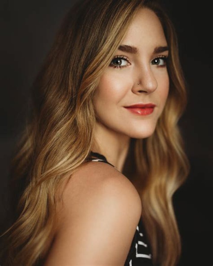Vince daughter Elizabeth Ashley Wharton Net Worth, Neck, Age