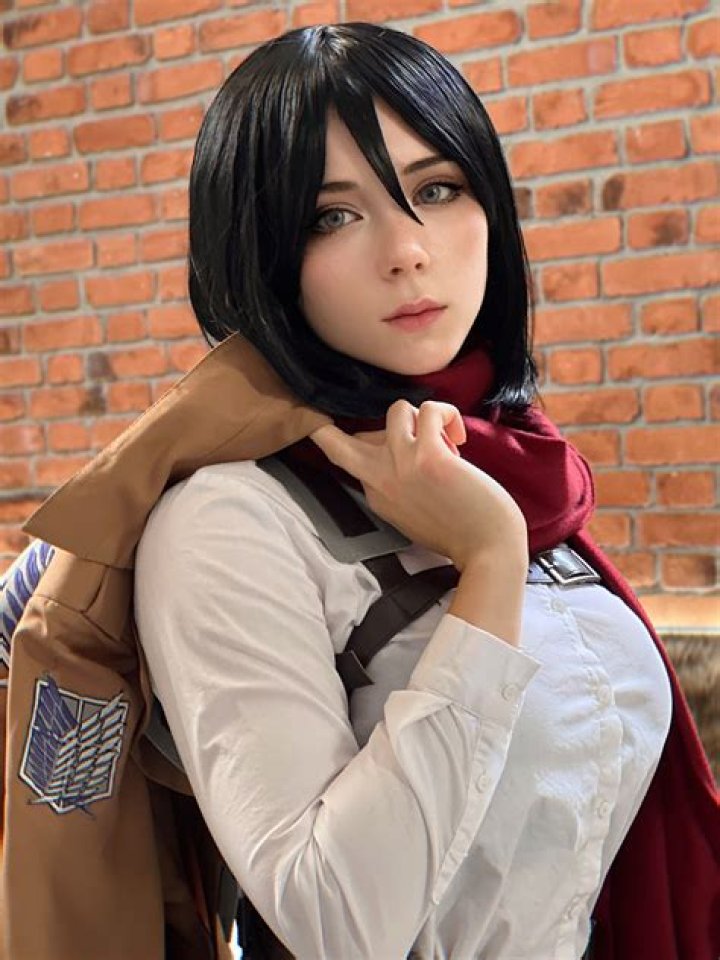 Viral Attack on Titan Cosplay Recreates Mikasa and Eren's Finale Kiss