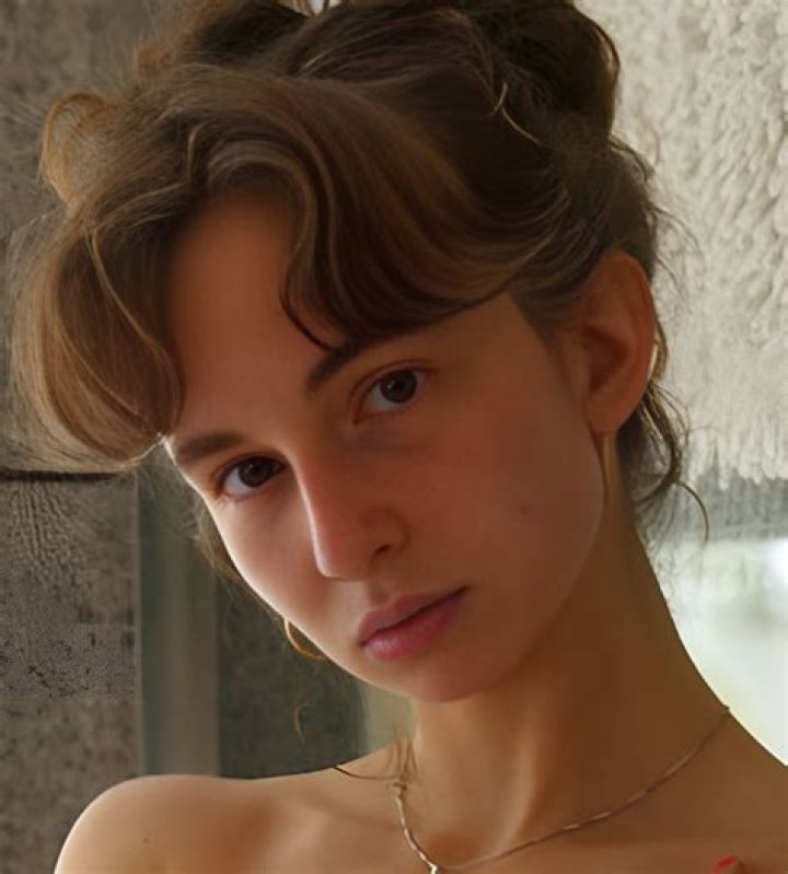 Vivi (Model) Wiki, Biography, Age, Boyfriend, Family, Facts and More