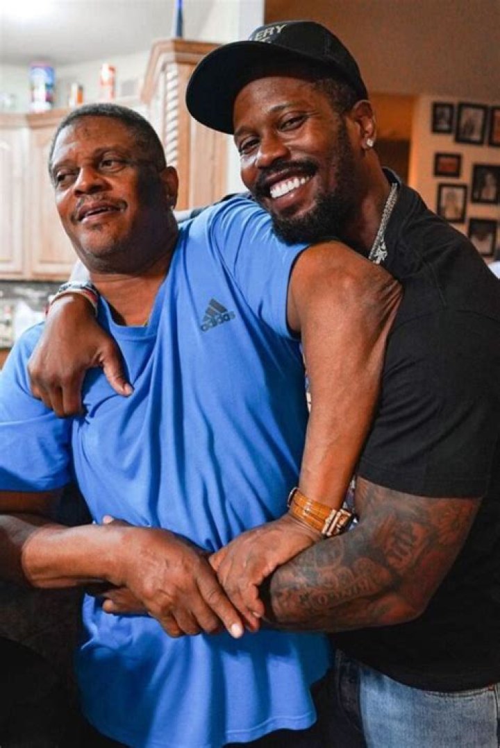 Von Miller Father, Who Is He? [2023 Update]