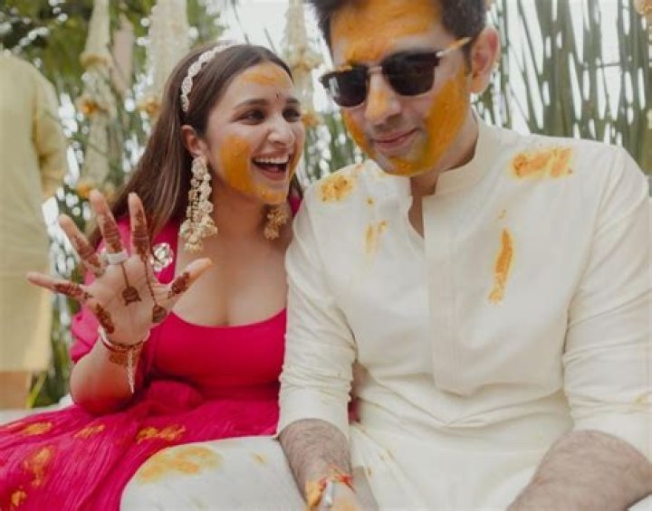 WATCH: Parineeti Chopra and Raghav Chadha exude couple goals as they go out for romantic dinner date