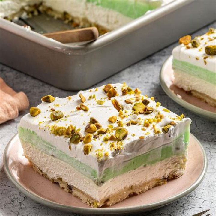 What Flavours goes well with pistachio?