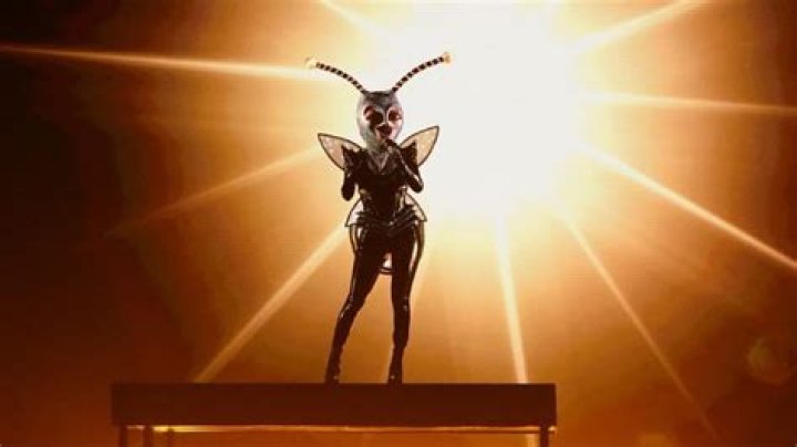 What happened to Firefly on The Masked Singer Season 7 premiere?