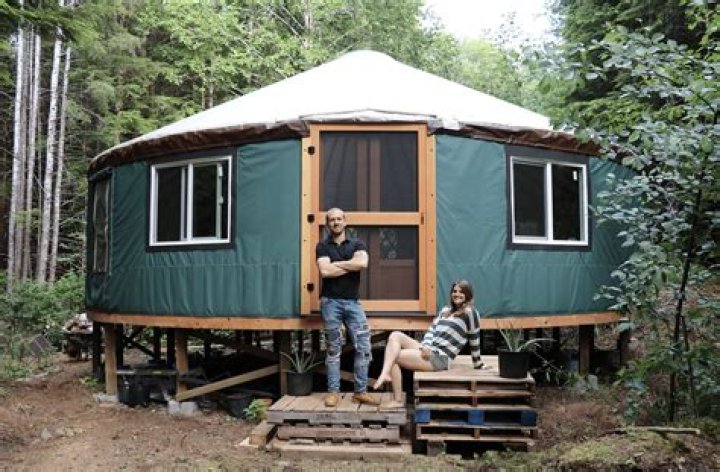 What happened to Off Grid Jake and Nicolle?